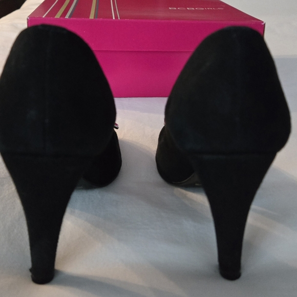 BCBG suede/velvet peep toe embellished pumps size 8M - Picture 5 of 5